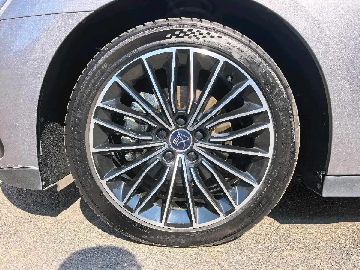 2022 Volkswagen Tiguan L 2.0T 186HP L4 7DCT,autocango,china used car exporter,china ev exporter,chinese used car exporter,chinese used ev exporter