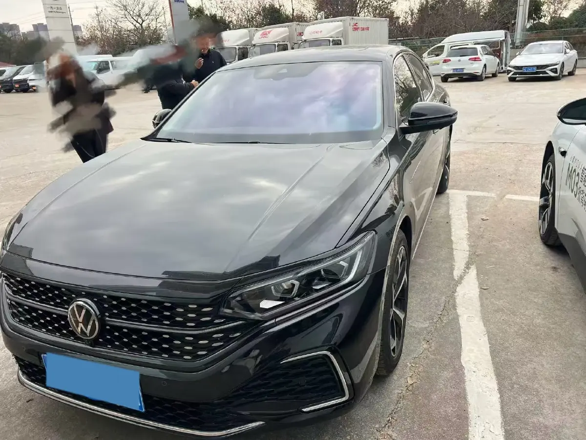 2024 Volkswagen Passat 2.0T 220HP L4 7DCT