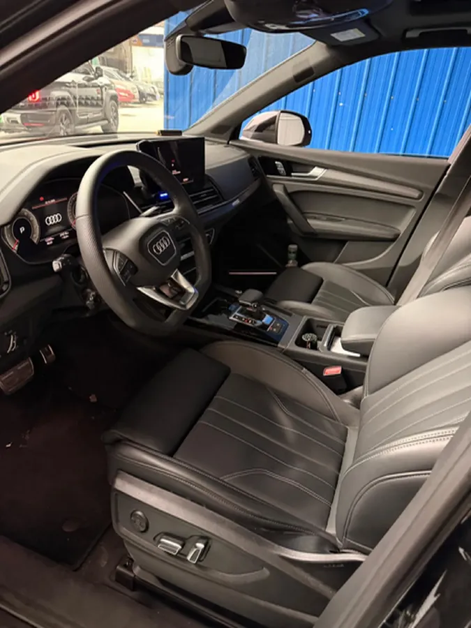 2025 Audi Q5L 2.0T 245HP L4 7DCT,autocango,china used car exporter,china ev exporter,chinese used car exporter,chinese used ev exporter