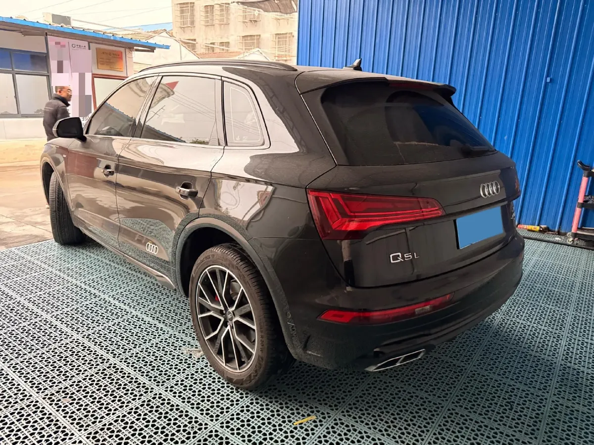 2025 Audi Q5L 2.0T 245HP L4 7DCT,autocango,china used car exporter,china ev exporter,chinese used car exporter,chinese used ev exporter