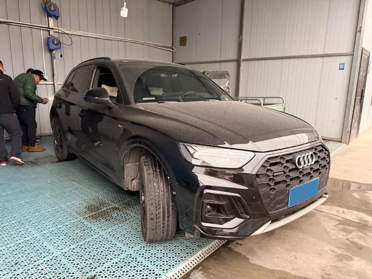 2025 Audi Q5L 2.0T 245HP L4 7DCT,autocango,china used car exporter,china ev exporter,chinese used car exporter,chinese used ev exporter