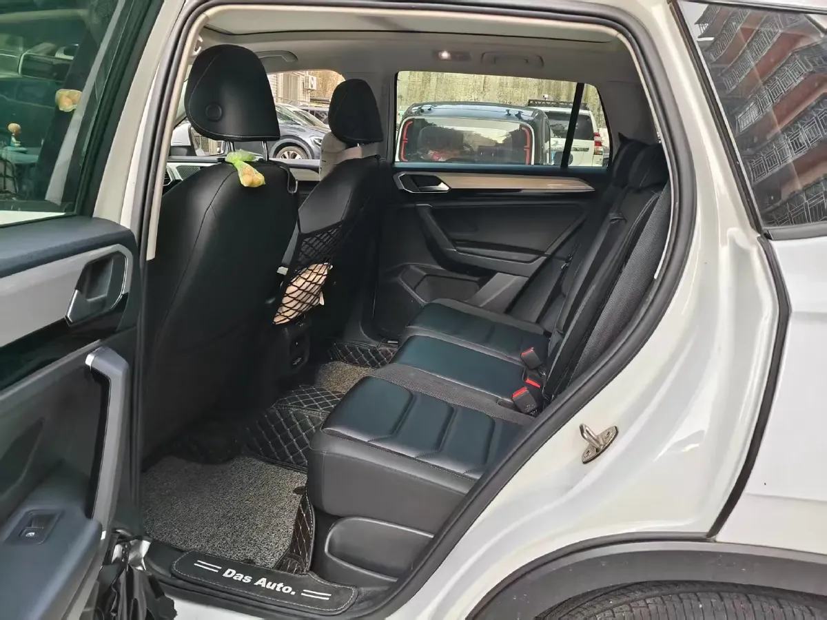 2019 Jeep Cherokee 2.0T 234HP L4 9AT,autocango,china used car exporter,china ev exporter,chinese used car exporter,chinese used ev exporter