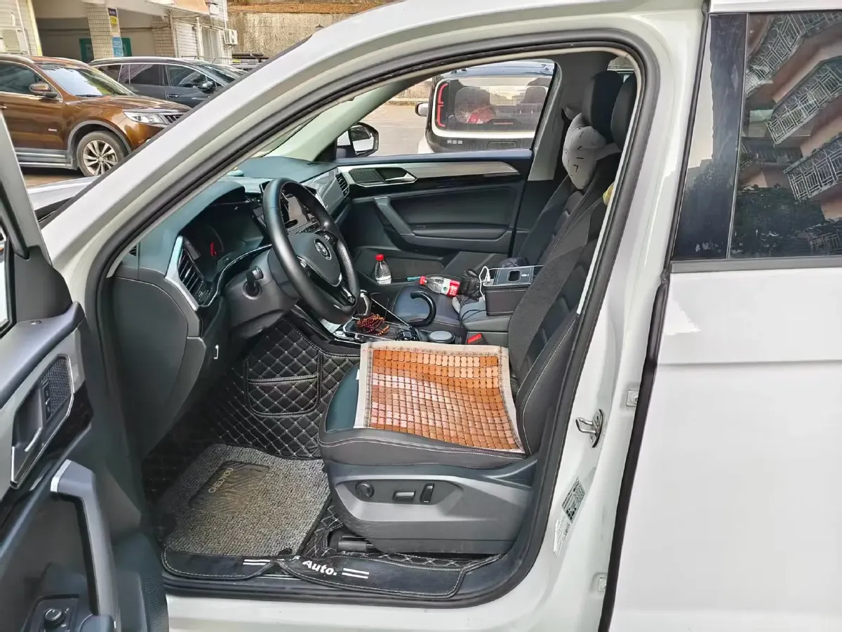 2019 Jeep Cherokee 2.0T 234HP L4 9AT,autocango,china used car exporter,china ev exporter,chinese used car exporter,chinese used ev exporter