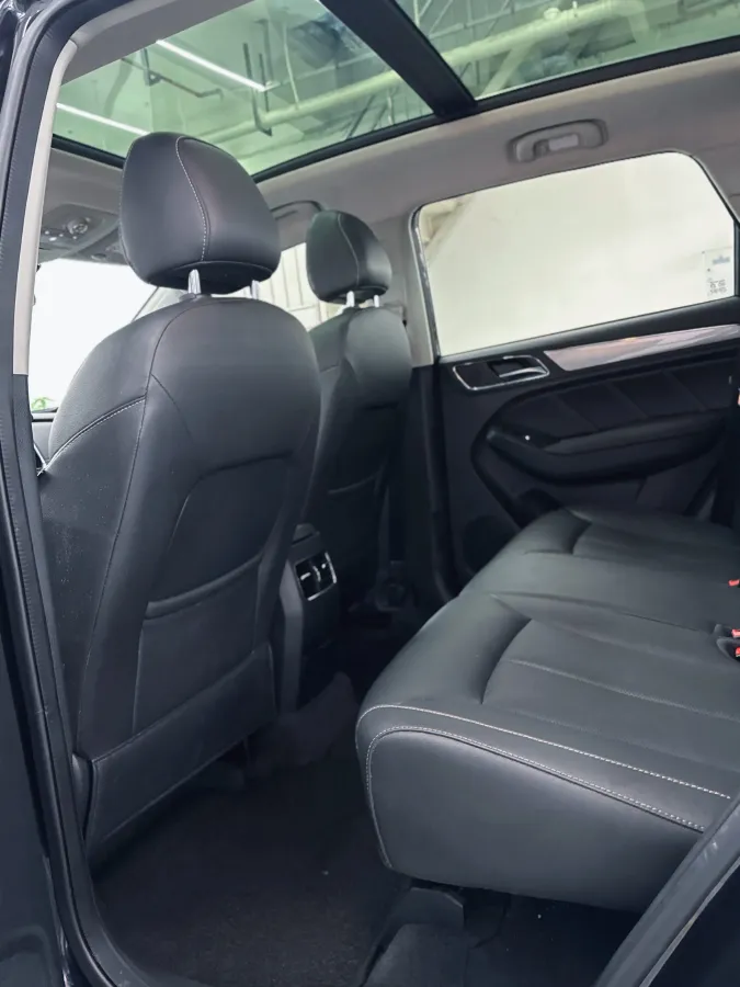 2020 Roewe i6 1.5T 169HP L4 7DCT,autocango,china used car exporter,china ev exporter,chinese used car exporter,chinese used ev exporter