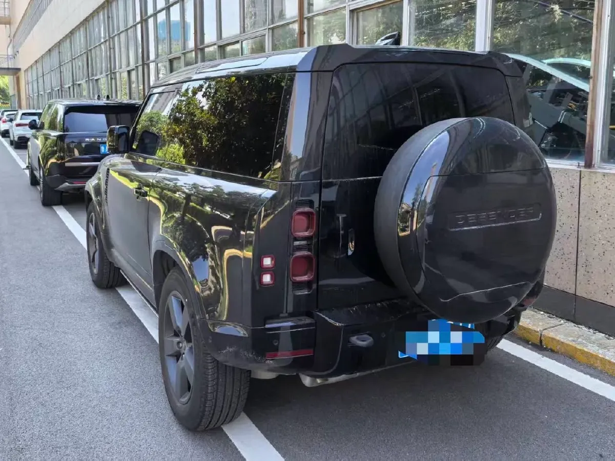 2023 Land Rover Defender 2.0T 300HP L4 8AT,autocango,china used car exporter,china ev exporter,chinese used car exporter,chinese used ev exporter