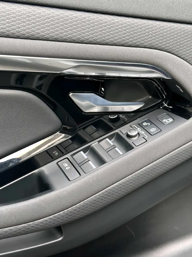 2020 Land Rover Range Rover Evoque 2.0T 249HP L4 9AT,autocango,china used car exporter,china ev exporter,chinese used car exporter,chinese used ev exporter