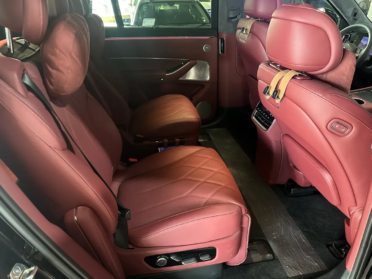 2025 AITO AITO M8 REEV 160HP REEV 53.4KWH,autocango,china used car exporter,china ev exporter,chinese used car exporter,chinese used ev exporter