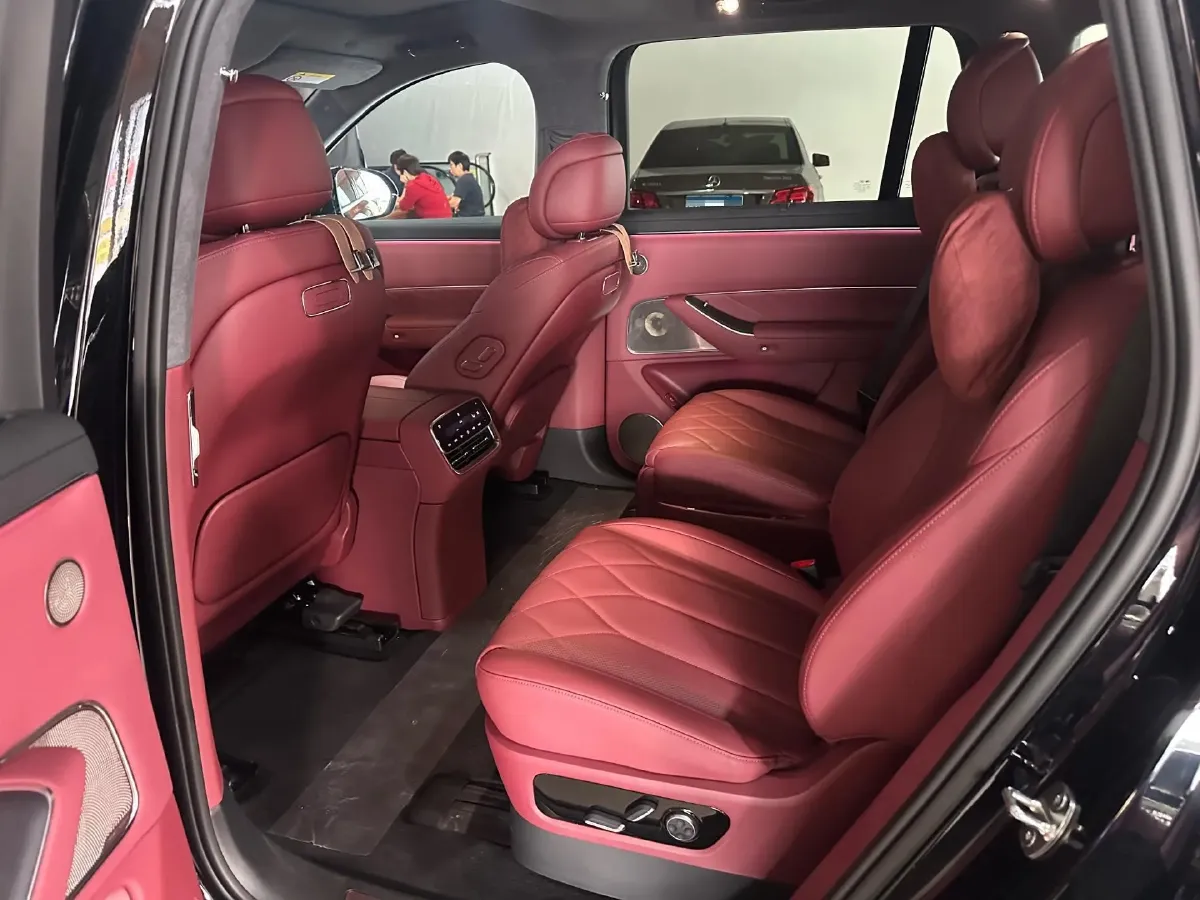 2025 AITO AITO M8 REEV 160HP REEV 53.4KWH,autocango,china used car exporter,china ev exporter,chinese used car exporter,chinese used ev exporter