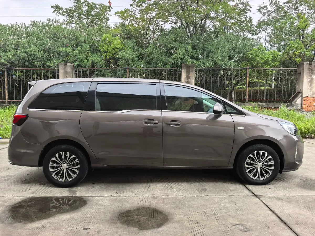 2022 Buick GL8 2.0T 237HP L4 9AT,autocango,china used car exporter,china ev exporter,chinese used car exporter,chinese used ev exporter
