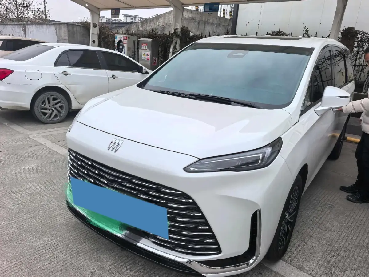 2025 Buick GL8 1.5T 180HP L4 2DHT PHEV