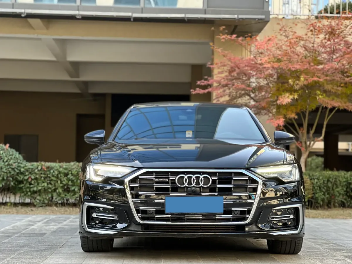 2022 Audi A6L 2.0T 224HP L4 7DCT,autocango,china used car exporter,china ev exporter,chinese used car exporter,chinese used ev exporter