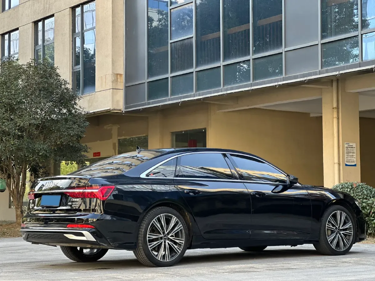 2022 Audi A6L 2.0T 224HP L4 7DCT,autocango,china used car exporter,china ev exporter,chinese used car exporter,chinese used ev exporter