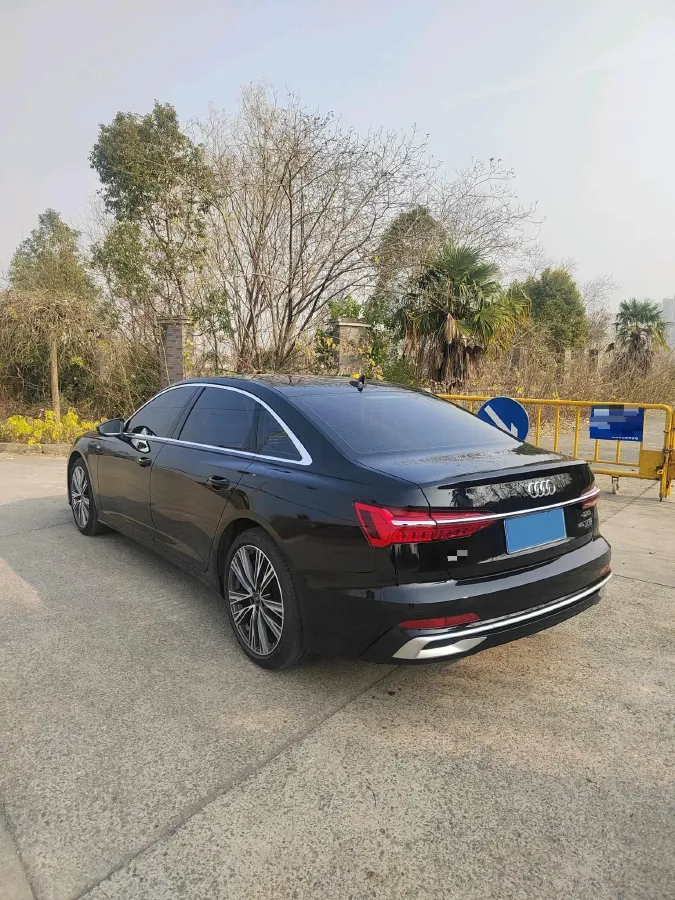 2023 Audi A6L 2.0T 245HP L4 7DCT,autocango,china used car exporter,china ev exporter,chinese used car exporter,chinese used ev exporter