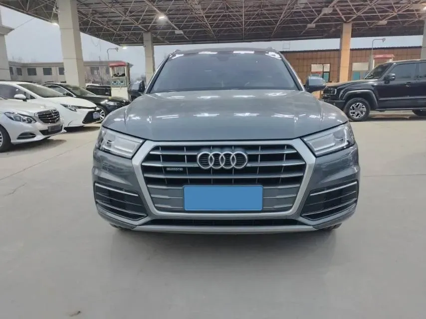 2020 Audi Q5L 2.0T 190HP L4 7DCT,autocango,china used car exporter,china ev exporter,chinese used car exporter,chinese used ev exporter