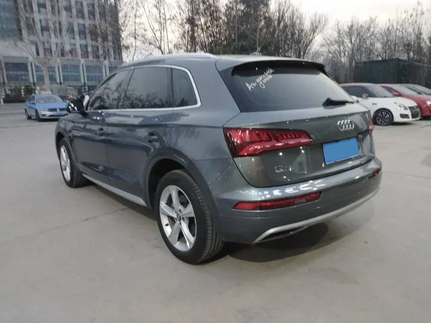 2020 Audi Q5L 2.0T 190HP L4 7DCT,autocango,china used car exporter,china ev exporter,chinese used car exporter,chinese used ev exporter