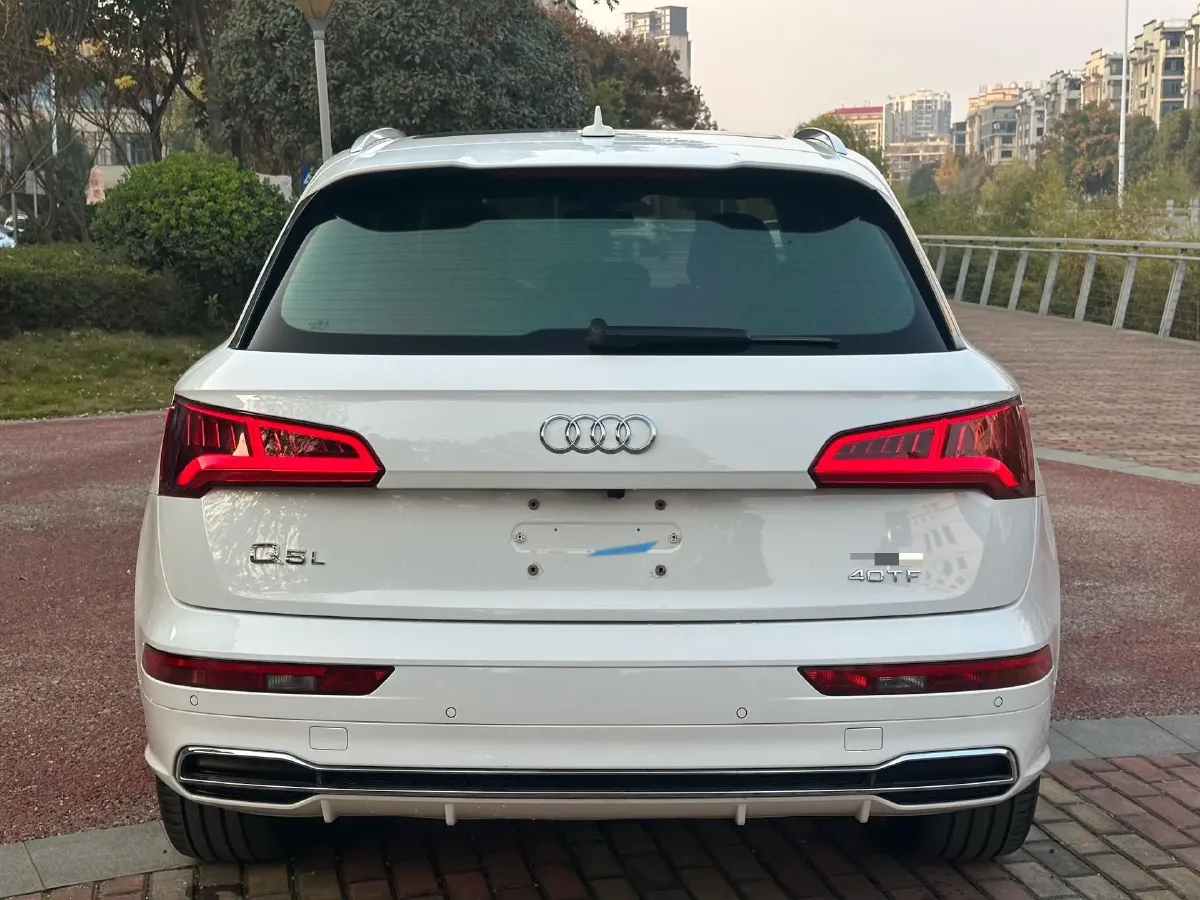 2020 Audi Q5L 2.0T 190HP L4 7DCT,autocango,china used car exporter,china ev exporter,chinese used car exporter,chinese used ev exporter