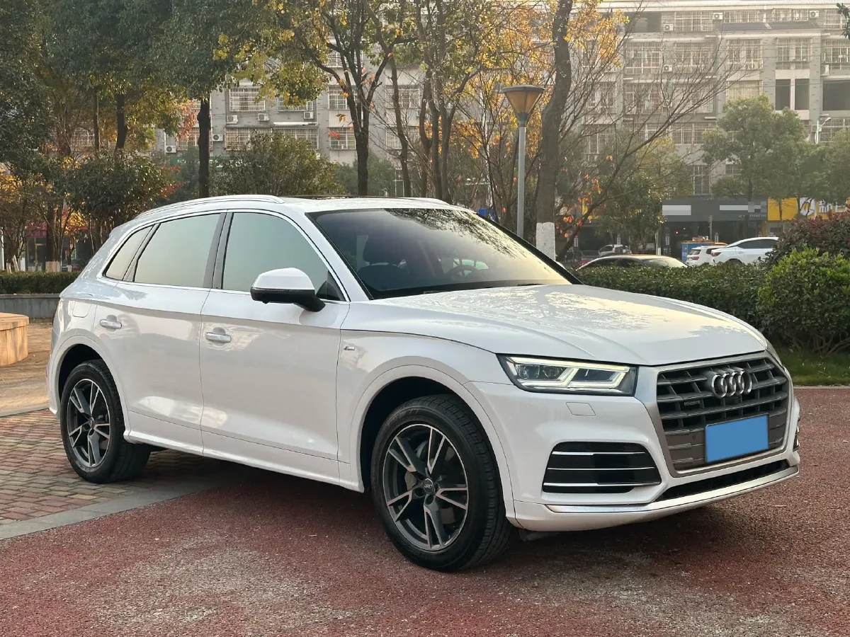 2020 Audi Q5L 2.0T 190HP L4 7DCT,autocango,china used car exporter,china ev exporter,chinese used car exporter,chinese used ev exporter