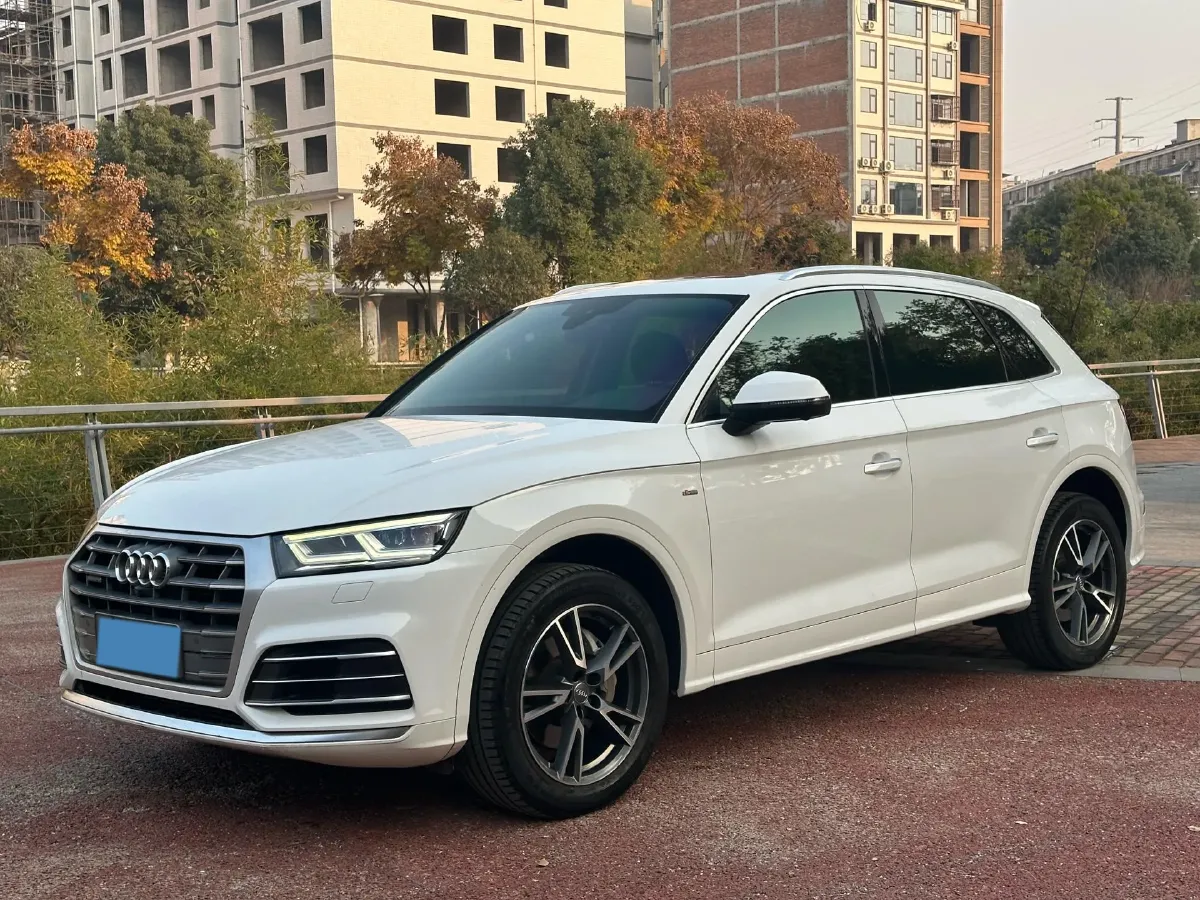 2020 Audi Q5L 2.0T 190HP L4 7DCT,autocango,china used car exporter,china ev exporter,chinese used car exporter,chinese used ev exporter