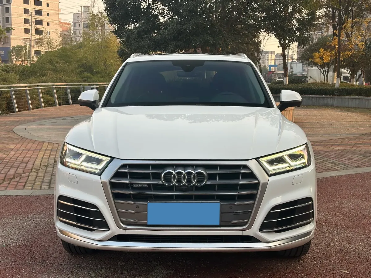 2020 Audi Q5L 2.0T 190HP L4 7DCT,autocango,china used car exporter,china ev exporter,chinese used car exporter,chinese used ev exporter