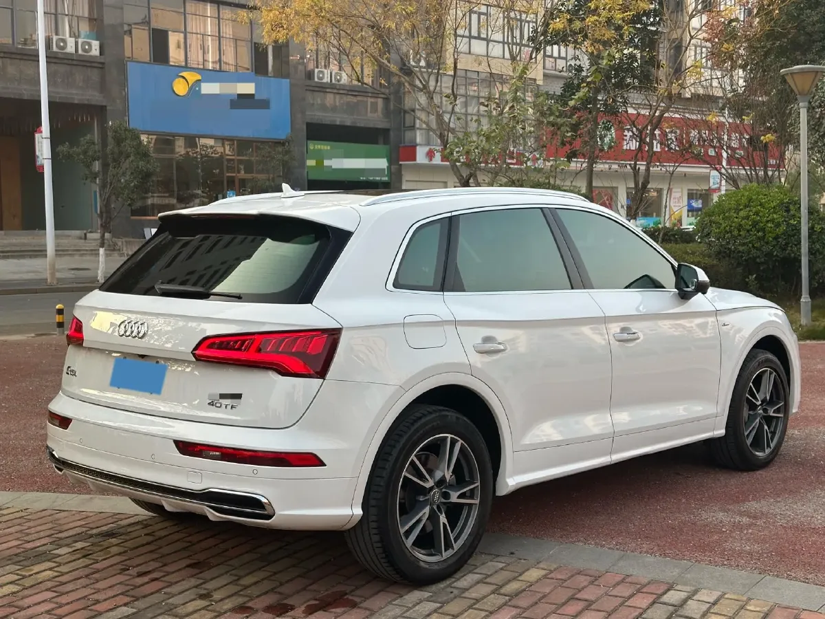 2020 Audi Q5L 2.0T 190HP L4 7DCT,autocango,china used car exporter,china ev exporter,chinese used car exporter,chinese used ev exporter