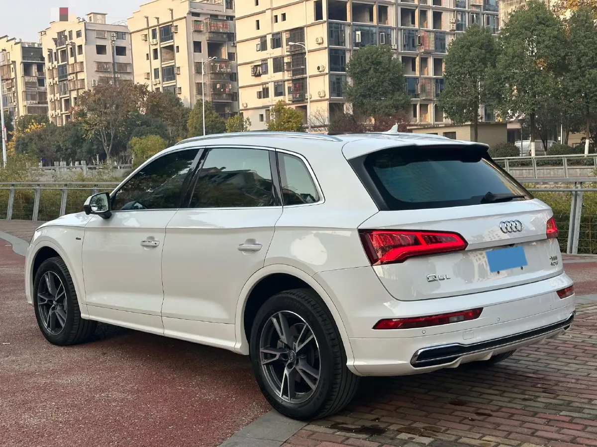 2020 Audi Q5L 2.0T 190HP L4 7DCT,autocango,china used car exporter,china ev exporter,chinese used car exporter,chinese used ev exporter