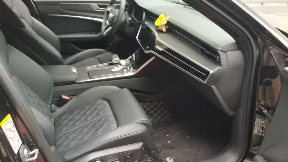 2024 Audi A6L 2.0T 245HP L4 7DCT,autocango,china used car exporter,china ev exporter,chinese used car exporter,chinese used ev exporter