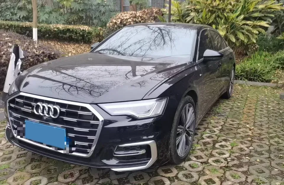 2024 Audi A6L 2.0T 245HP L4 7DCT,autocango,china used car exporter,china ev exporter,chinese used car exporter,chinese used ev exporter