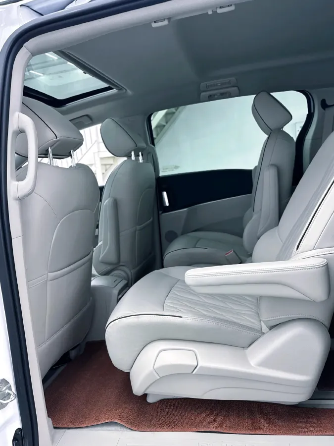 2022 Buick GL8 2.0T 237HP L4 9AT,autocango,china used car exporter,china ev exporter,chinese used car exporter,chinese used ev exporter