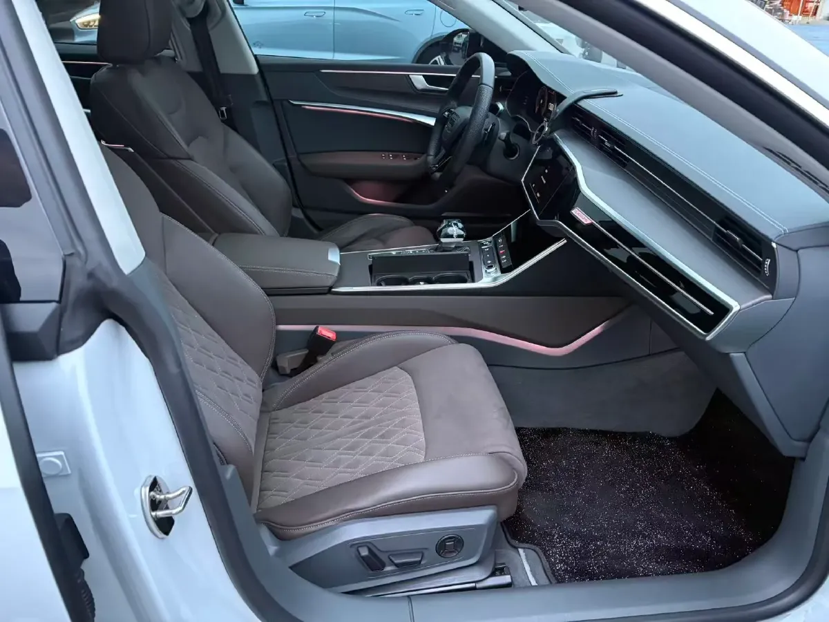 2022 Jeep Wrangler 2.0T 266HP L4 8AT,autocango,china used car exporter,china ev exporter,chinese used car exporter,chinese used ev exporter