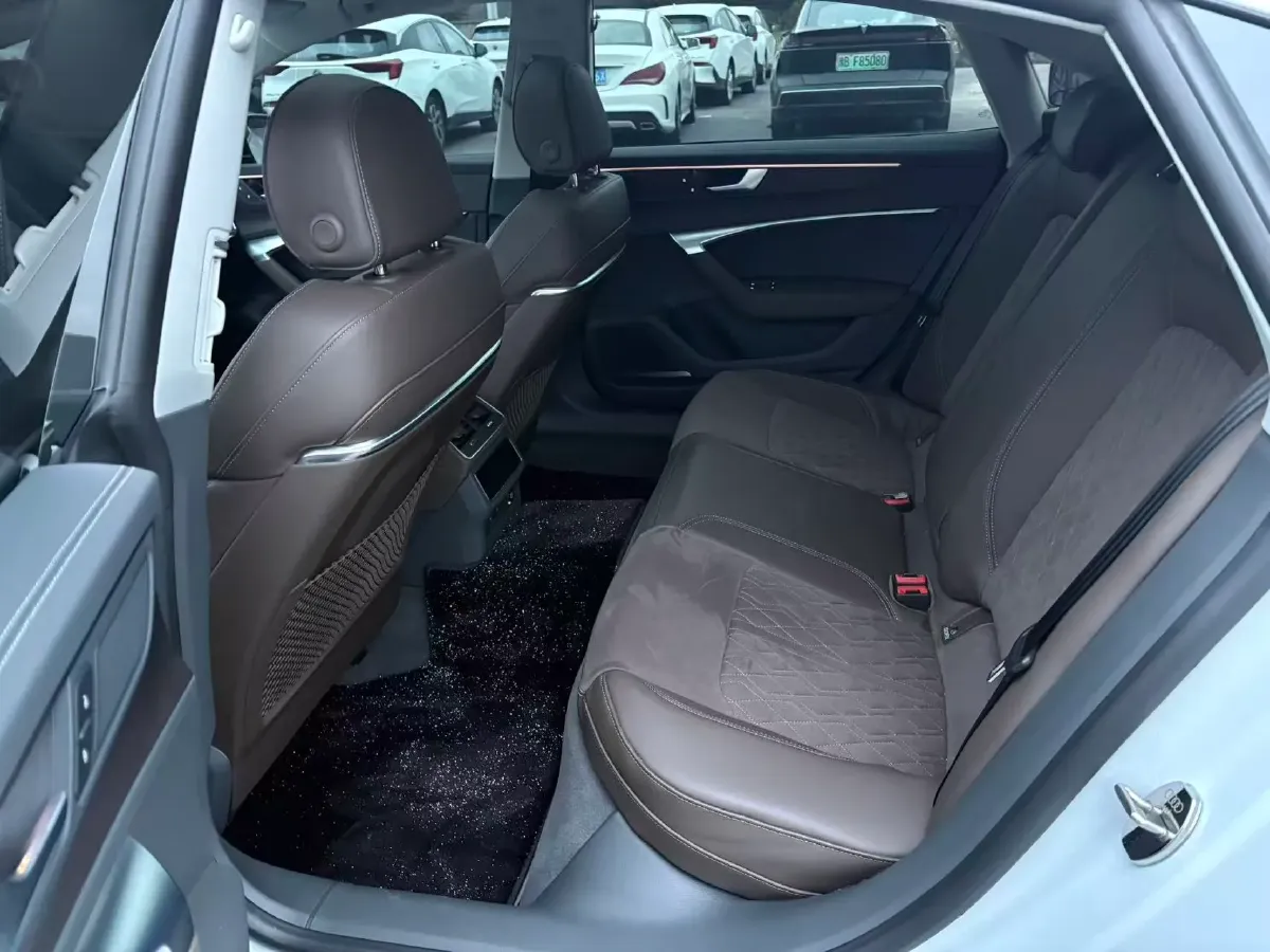 2022 Jeep Wrangler 2.0T 266HP L4 8AT,autocango,china used car exporter,china ev exporter,chinese used car exporter,chinese used ev exporter