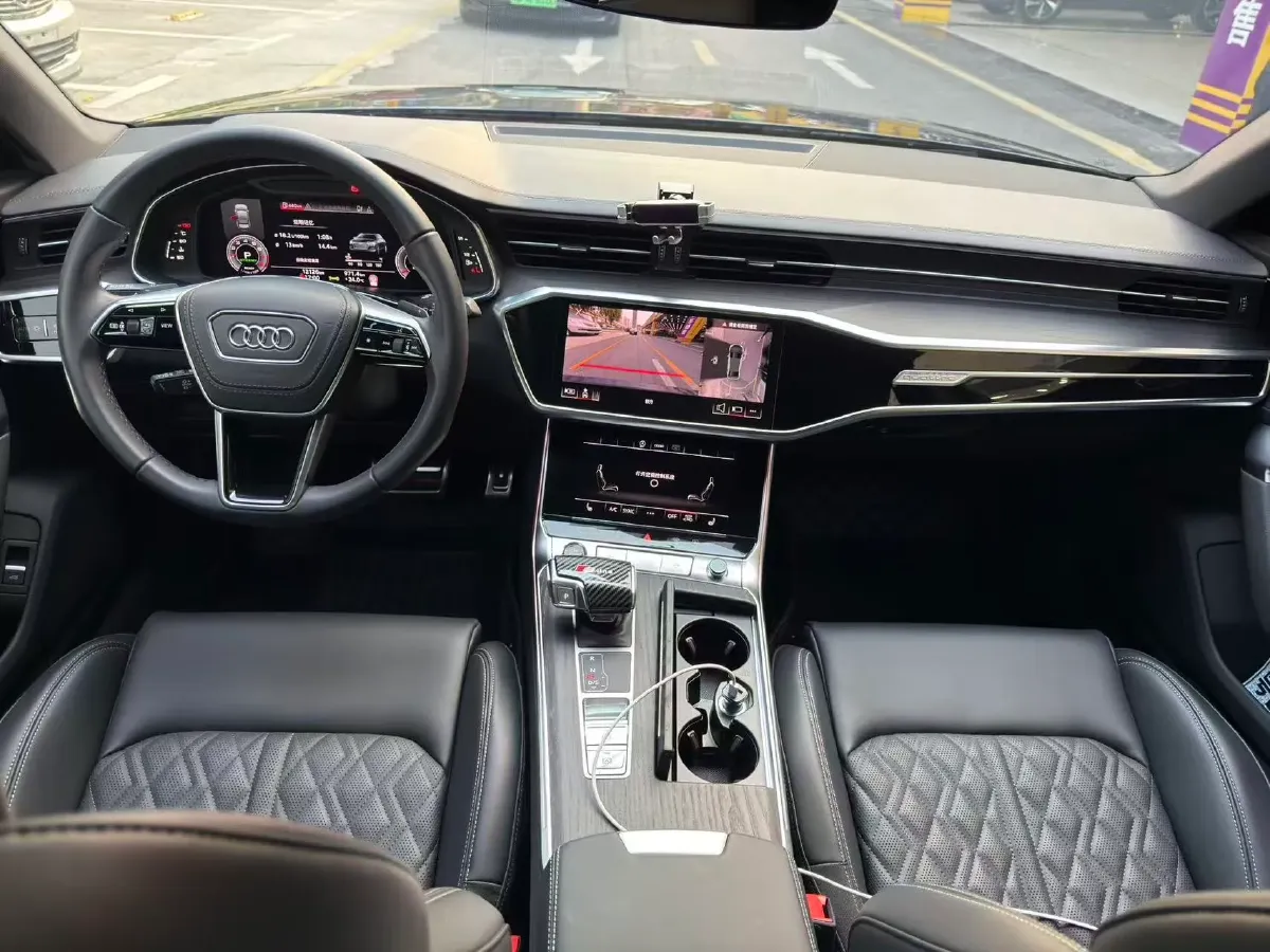 2025 Audi A6L 2.0T 245HP L4 7DCT,autocango,china used car exporter,china ev exporter,chinese used car exporter,chinese used ev exporter