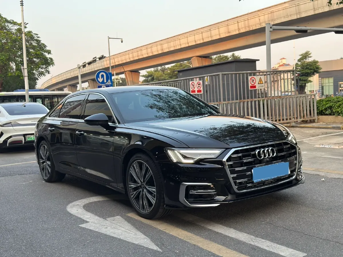 2025 Audi A6L 2.0T 245HP L4 7DCT,autocango,china used car exporter,china ev exporter,chinese used car exporter,chinese used ev exporter
