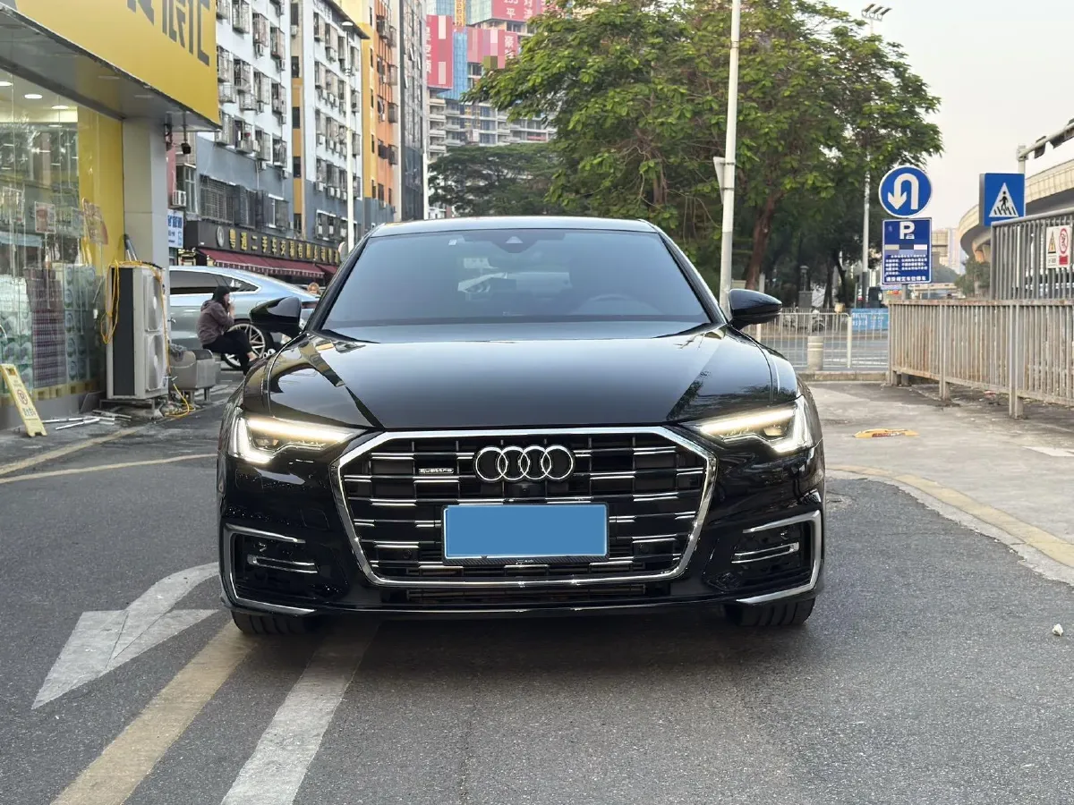 2025 Audi A6L 2.0T 245HP L4 7DCT,autocango,china used car exporter,china ev exporter,chinese used car exporter,chinese used ev exporter