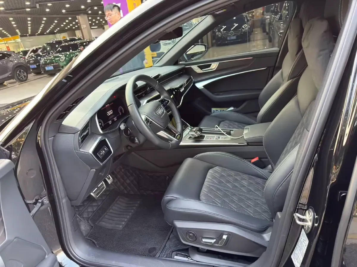 2025 Audi A6L 2.0T 245HP L4 7DCT,autocango,china used car exporter,china ev exporter,chinese used car exporter,chinese used ev exporter