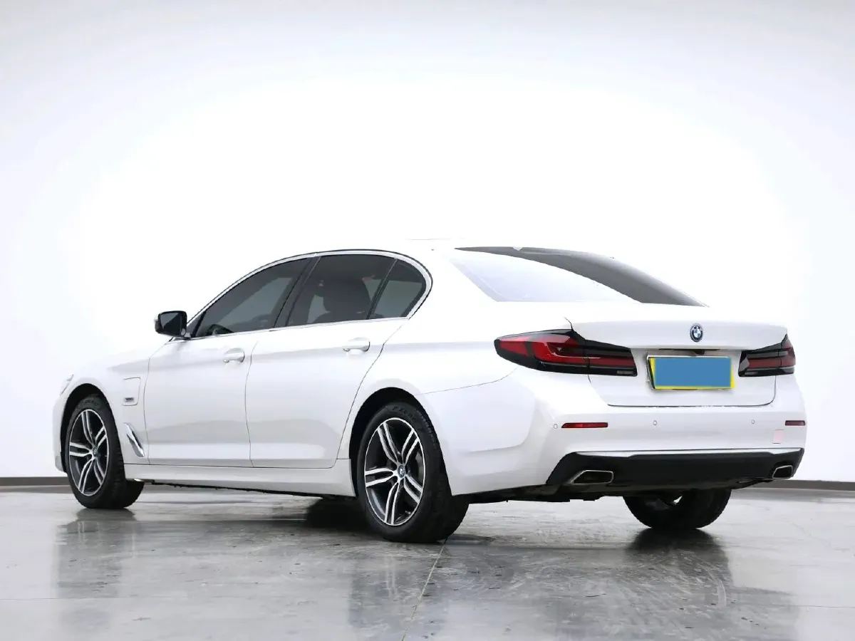2022 BMW 5 Series 2.0T 184HP L4 8AT PHEV 17.7KWH,autocango,china used car exporter,china ev exporter,chinese used car exporter,chinese used ev exporter