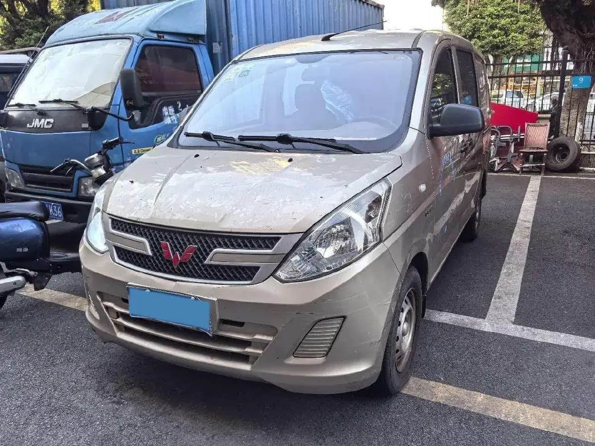 2016 BaoJun 310 1.2L 82HP L4 5MT 2016 BaoJun 310 1.2L 82HP L4 5MT