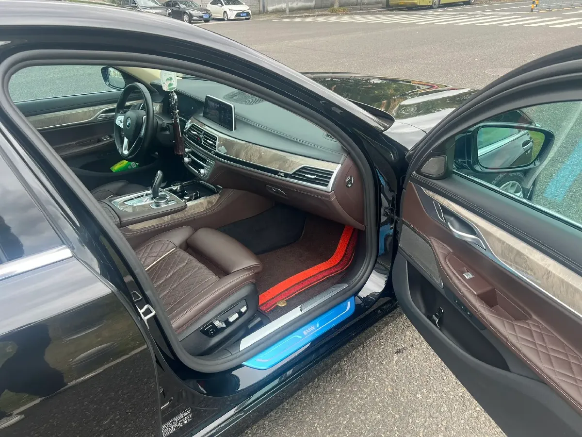 2019 BMW 7 Series 3.0T 340HP L6 8AT,autocango,china used car exporter,china ev exporter,chinese used car exporter,chinese used ev exporter