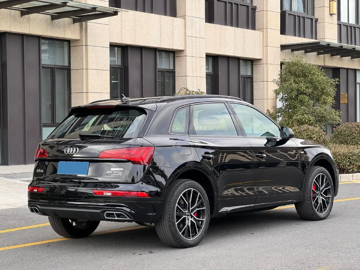 2025 Audi Q5L 2.0T 245HP L4 7DCT,autocango,china used car exporter,china ev exporter,chinese used car exporter,chinese used ev exporter
