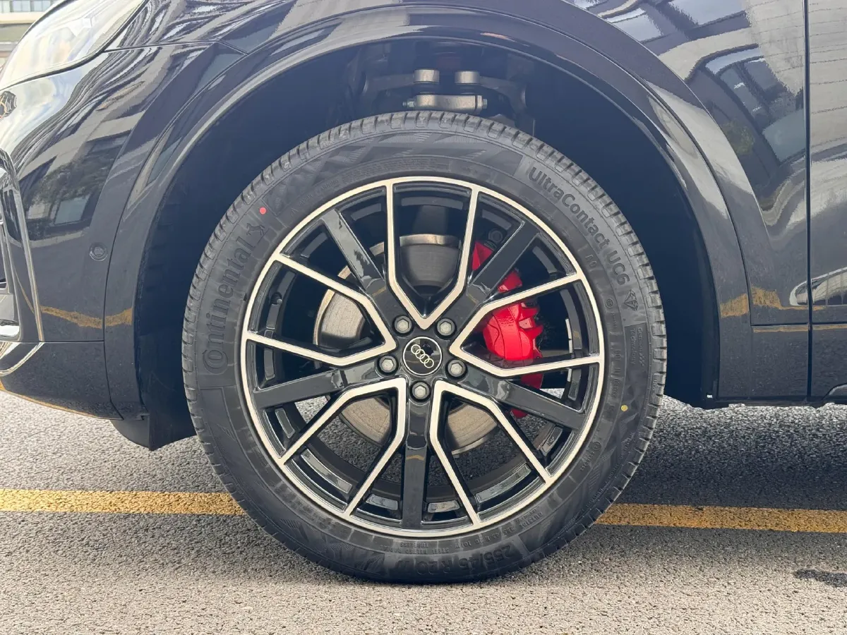 2025 Audi Q5L 2.0T 245HP L4 7DCT,autocango,china used car exporter,china ev exporter,chinese used car exporter,chinese used ev exporter