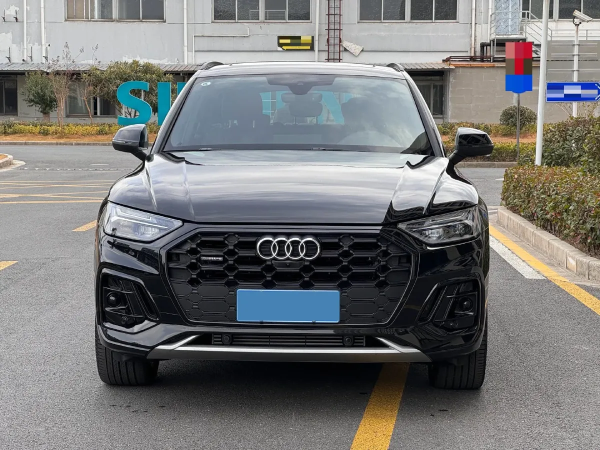2025 Audi Q5L 2.0T 245HP L4 7DCT,autocango,china used car exporter,china ev exporter,chinese used car exporter,chinese used ev exporter