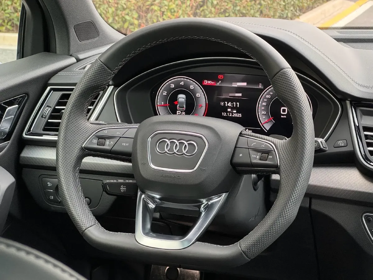 2025 Audi Q5L 2.0T 245HP L4 7DCT,autocango,china used car exporter,china ev exporter,chinese used car exporter,chinese used ev exporter