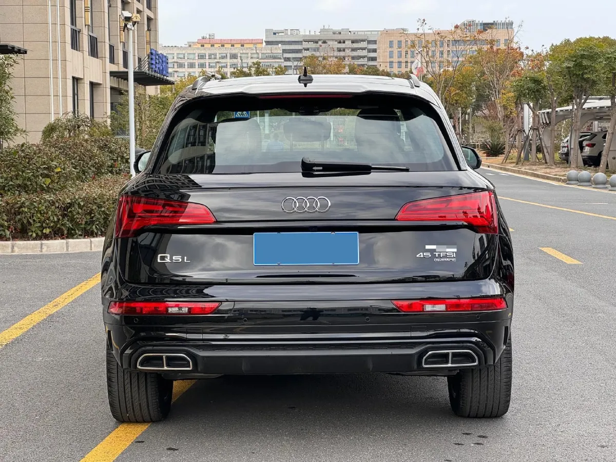 2025 Audi Q5L 2.0T 245HP L4 7DCT,autocango,china used car exporter,china ev exporter,chinese used car exporter,chinese used ev exporter