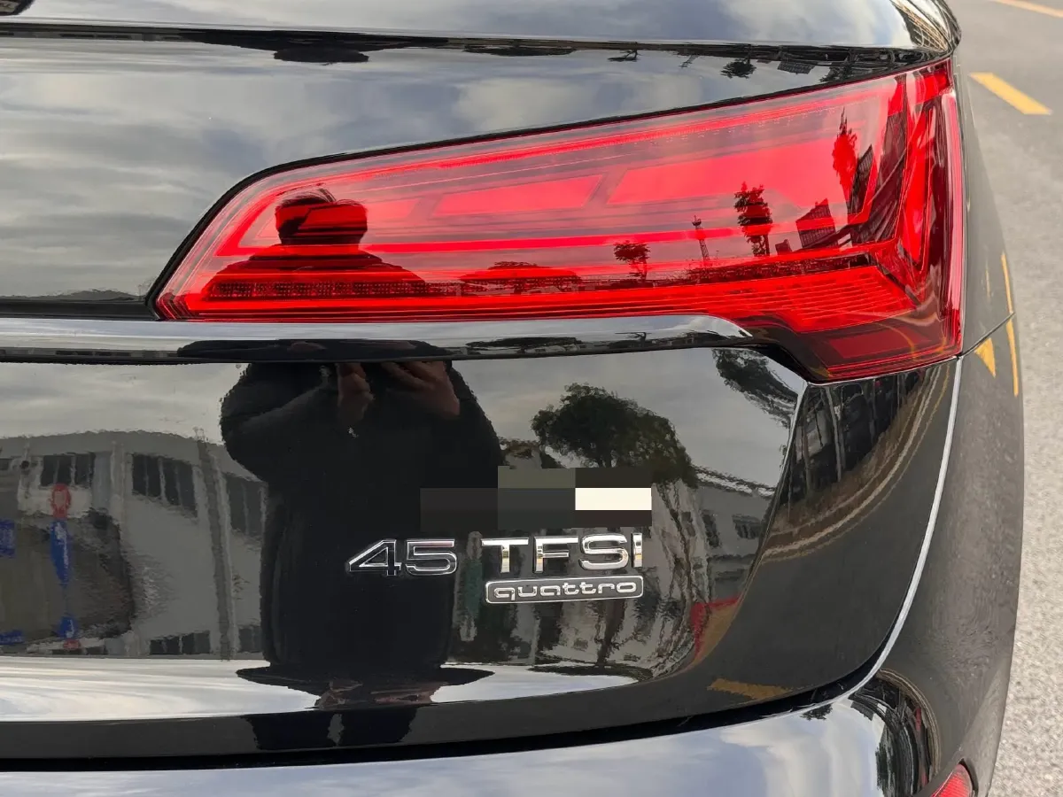2025 Audi Q5L 2.0T 245HP L4 7DCT,autocango,china used car exporter,china ev exporter,chinese used car exporter,chinese used ev exporter