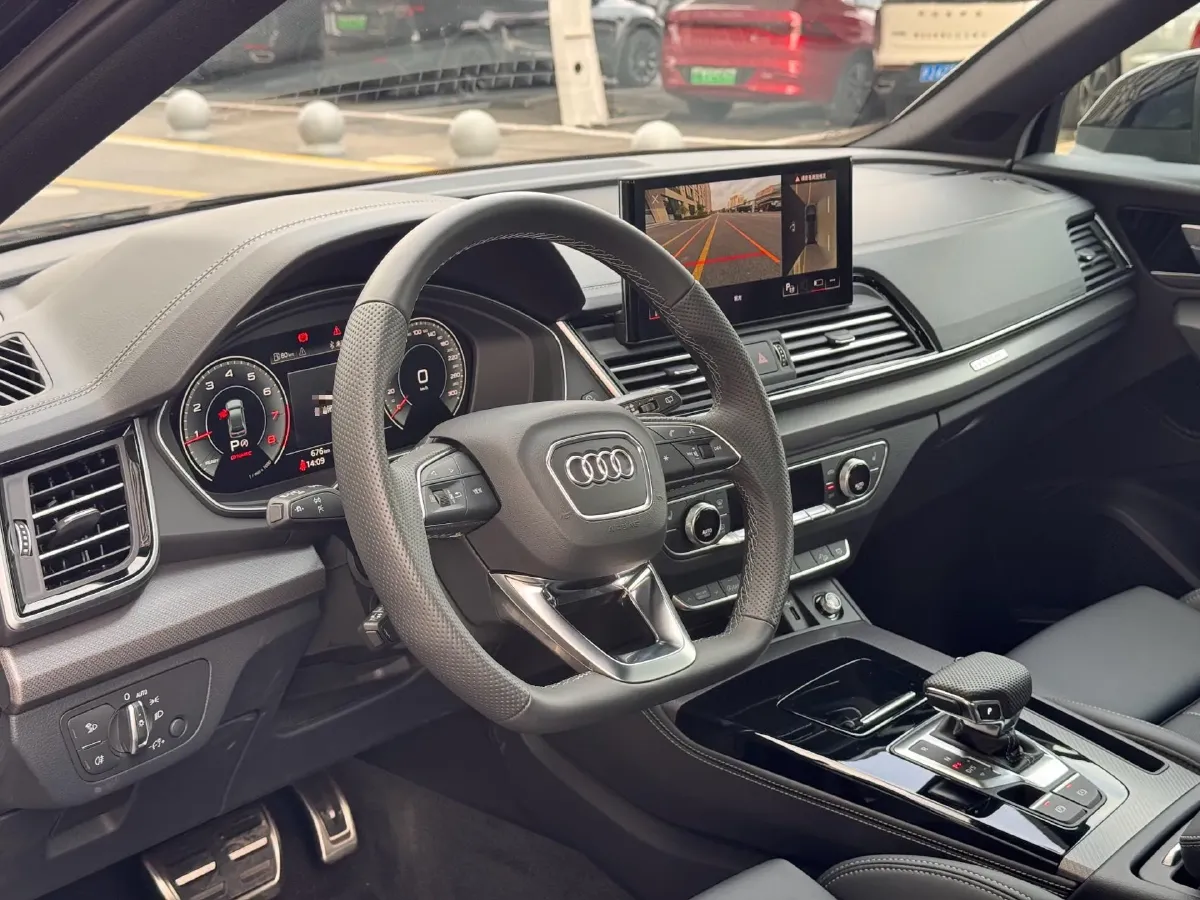 2025 Audi Q5L 2.0T 245HP L4 7DCT,autocango,china used car exporter,china ev exporter,chinese used car exporter,chinese used ev exporter