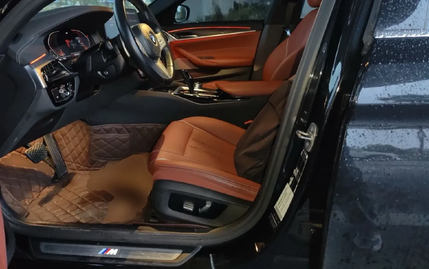 2022 BMW 5 Series 2.0T 252HP L4 8AT,autocango,china used car exporter,china ev exporter,chinese used car exporter,chinese used ev exporter