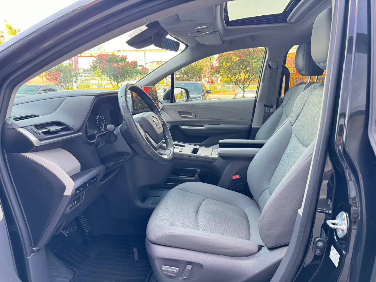 2023 Toyota Granvia 2.5L 189HP L4 E-CVT Hybrid,autocango,china used car exporter,china ev exporter,chinese used car exporter,chinese used ev exporter