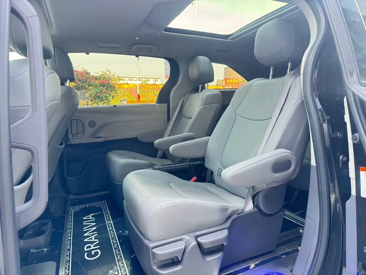 2023 Toyota Granvia 2.5L 189HP L4 E-CVT Hybrid,autocango,china used car exporter,china ev exporter,chinese used car exporter,chinese used ev exporter