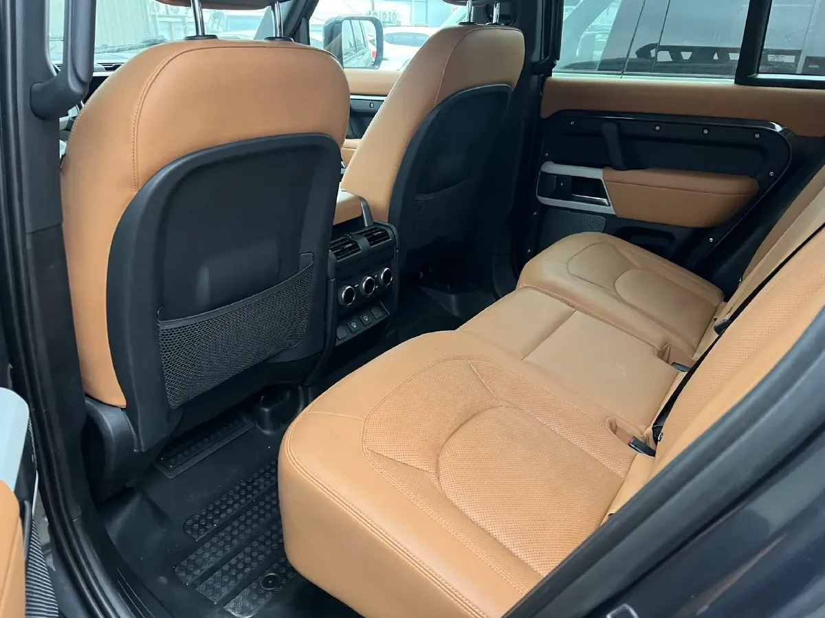 2023 Land Rover Defender 3.0T 400HP L6 8AT,autocango,china used car exporter,china ev exporter,chinese used car exporter,chinese used ev exporter