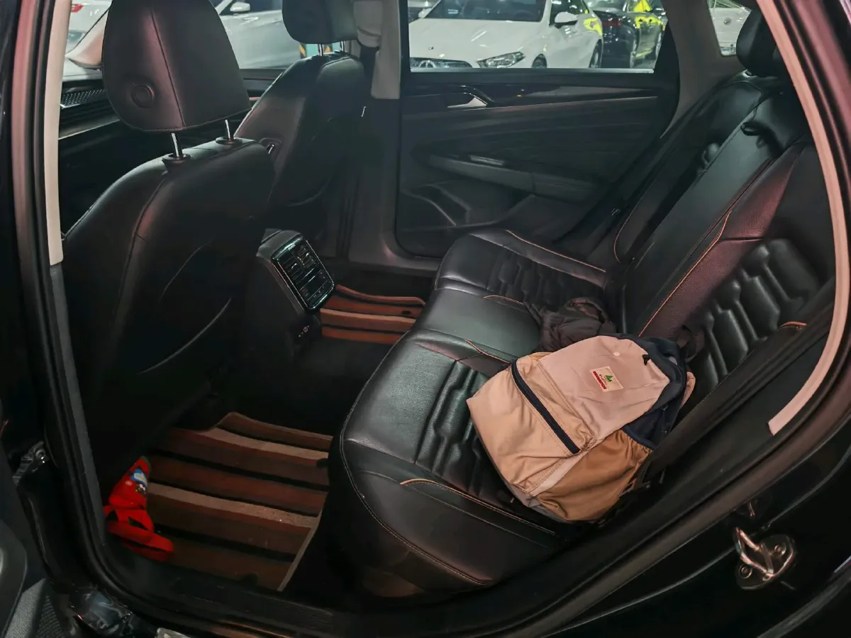 2020 Volkswagen Passat 2.0T 186HP L4 7DCT,autocango,china used car exporter,china ev exporter,chinese used car exporter,chinese used ev exporter