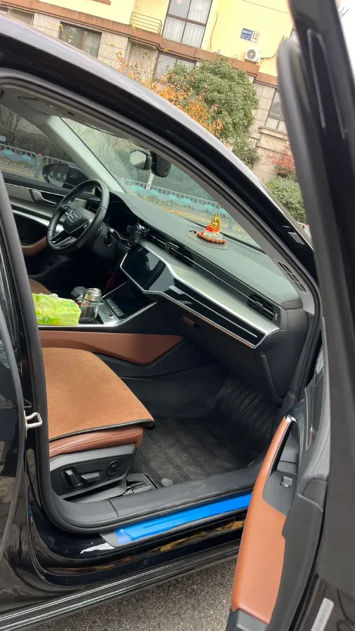 2021 Audi A6L 2.0T 224HP L4 7DCT,autocango,china used car exporter,china ev exporter,chinese used car exporter,chinese used ev exporter